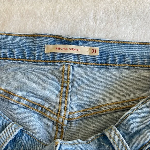 Levi’s Original Ribcage Light Blue Wash Denim Cutoffs Shorts | 31 - Picture 5 of 13